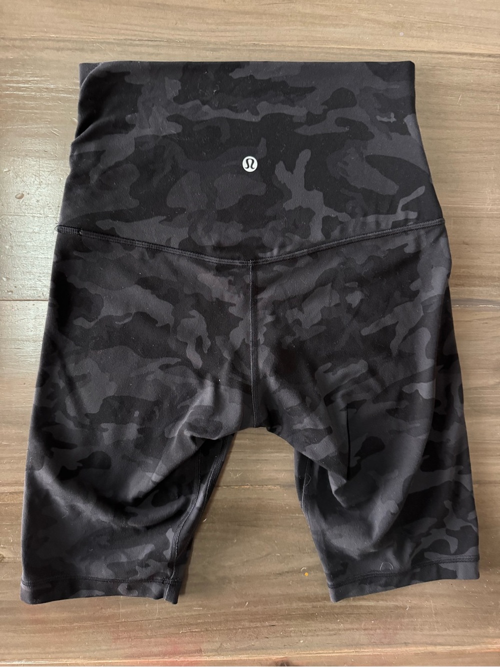 Lululemon Align Super High Rise Short 10"
Women’s 6 Incognito Camo Multi Grey